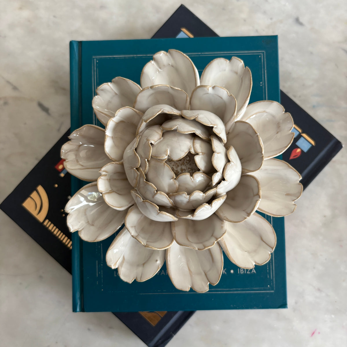 Flor grande de pared modelo